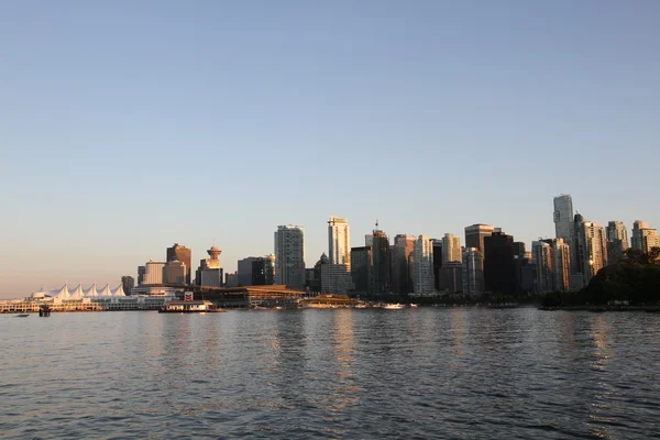 Paysage urbain en soirée à Vancouver — Photo