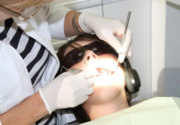 Ragazzo alla clinica dentistica — Foto Stock