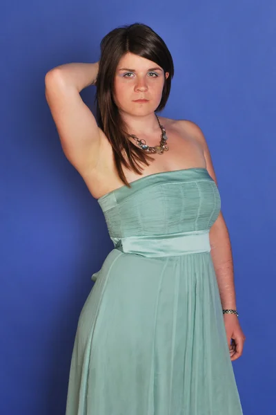 Flicka i aftonklänning — Stockfoto