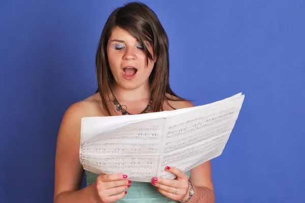Mädchen singen lizenzfreie Stockfotos