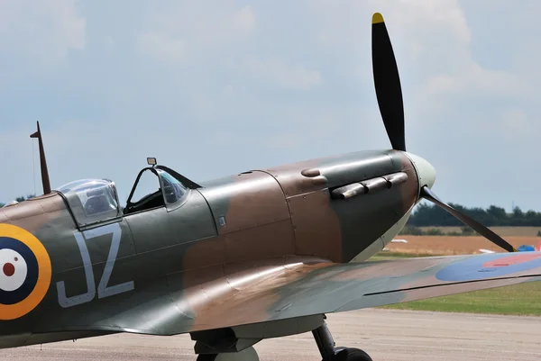 Spitfire em pé na pista — Fotografia de Stock