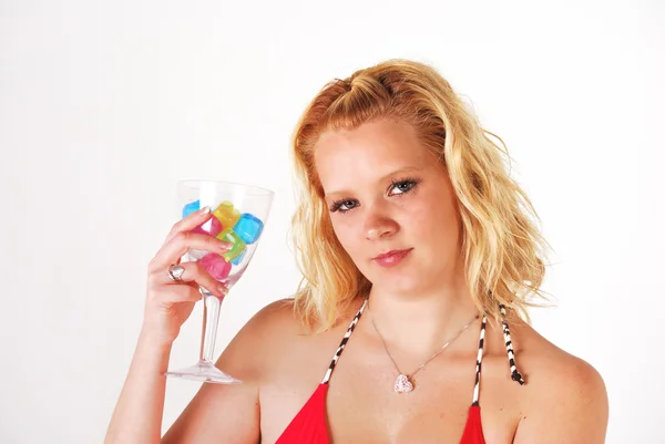 Bella ragazza godendo di bere — Foto Stock