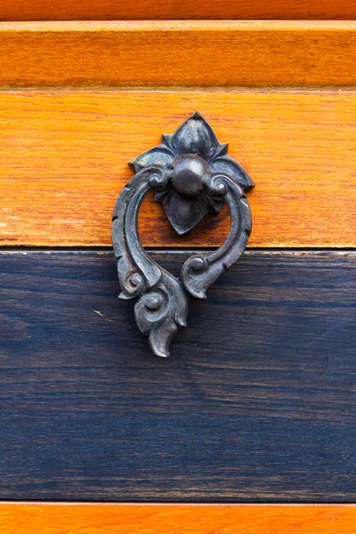 Starożytny styl tajski drzwi Knocker — Zdjęcie stockowe