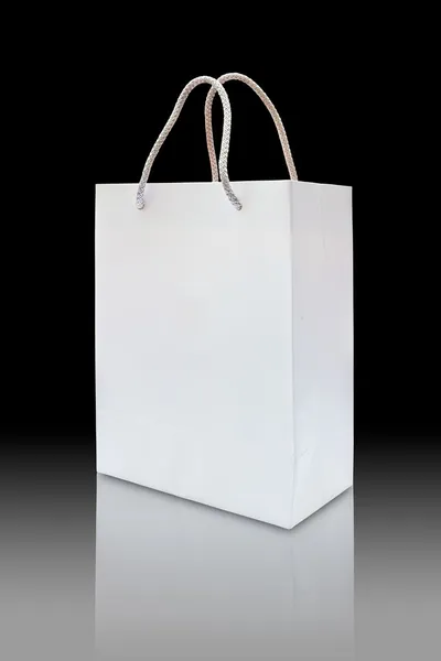 Reflexão saco de compras de papel branco — Fotografia de Stock