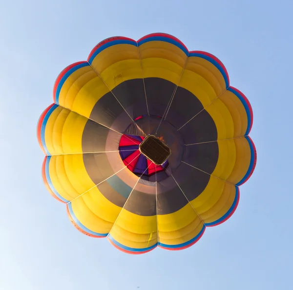 Sob vista do balão de ar quente — Fotografia de Stock