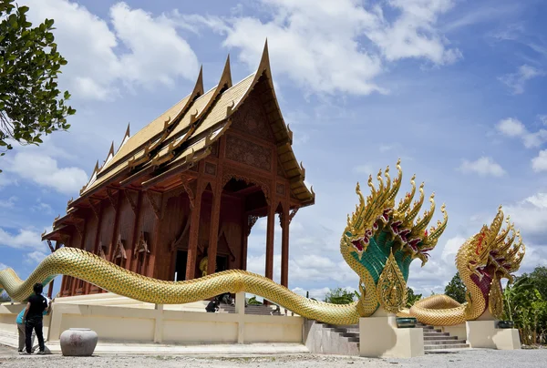Moderna thailändska teak tempel — Stockfoto