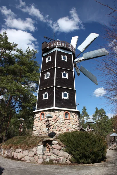 Litouwen, druskininkai. Sculpturenpark. windmolen. — Stockfoto