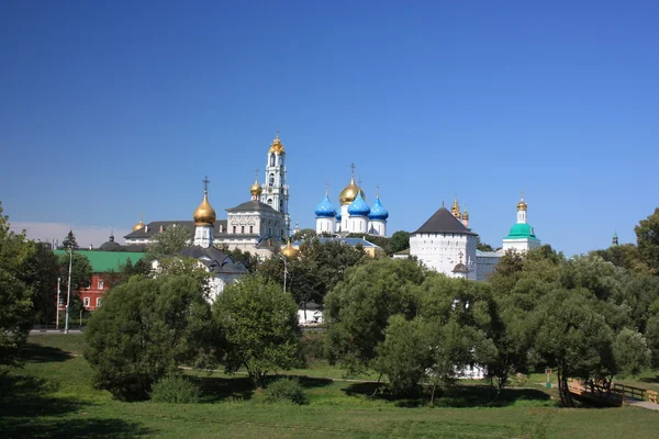 俄罗斯、 埃大。三位一体圣 sergius 修道院。全景图. — 图库照片