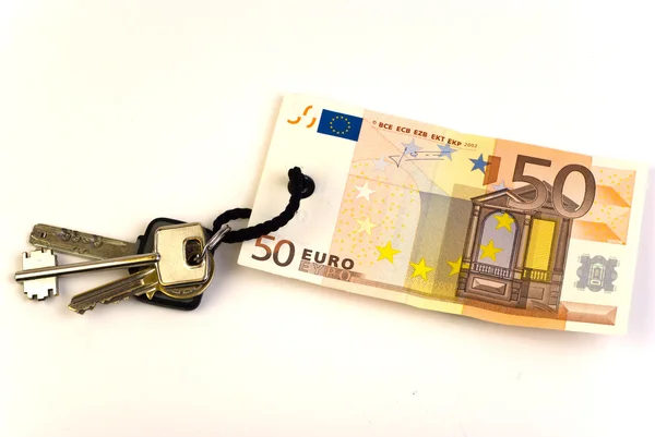 Llaves con etiqueta de billete de 50 euros — Foto de Stock