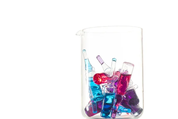 Ampollas en cristalería de laboratorio — Foto de Stock