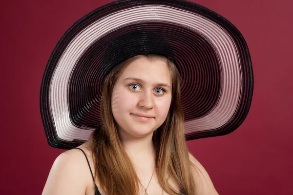 Portret van meisje in hoed, geïsoleerd — Stockfoto