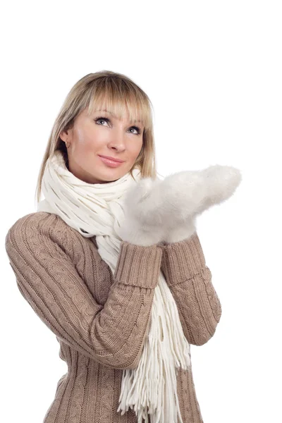 Mujer joven en suéter wollen suéter de manopla —  Fotos de Stock