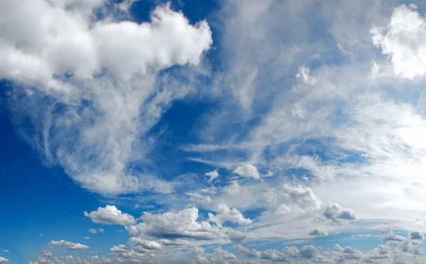 Panorama μπλε ουρανό με σύννεφα Royalty Free Φωτογραφίες Αρχείου