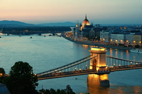 Boedapest skyline per nacht — Stockfoto