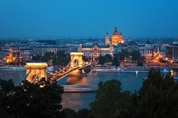 Boedapest skyline per nacht — Stockfoto