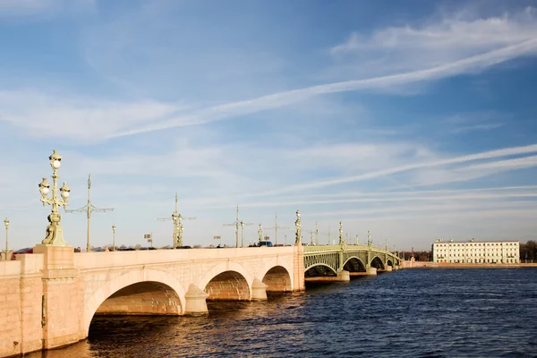 Trinity most přes řeku Něva. St. petersburg, Rusko — Stock fotografie
