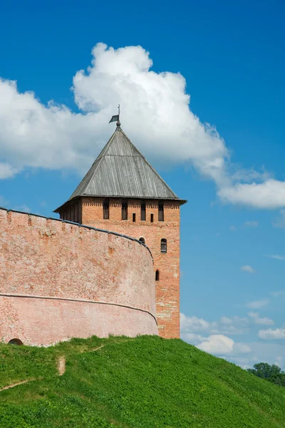 Novgorod Kremlin Palace Tower, the fortification ditch — Stock Photo, Image