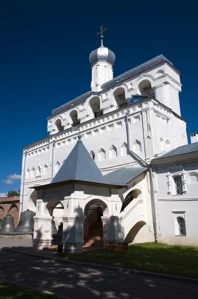 Belfry da Catedral de Santa Sofia. Detinetes do Kremlin. Veliky Novgoro — Fotografia de Stock