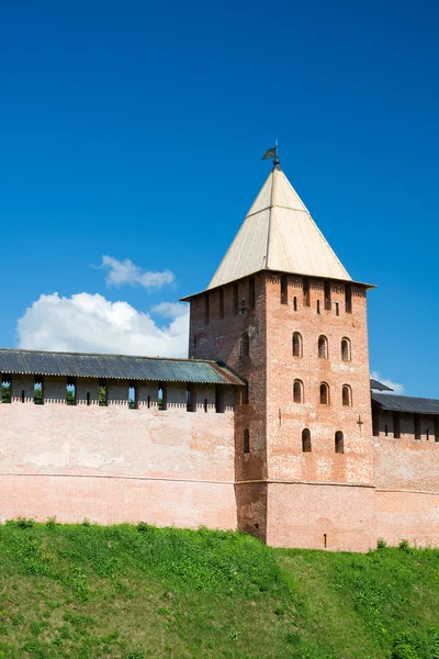Toren regeerde. Veliky novgorod kremlin. Rusland — Stockfoto
