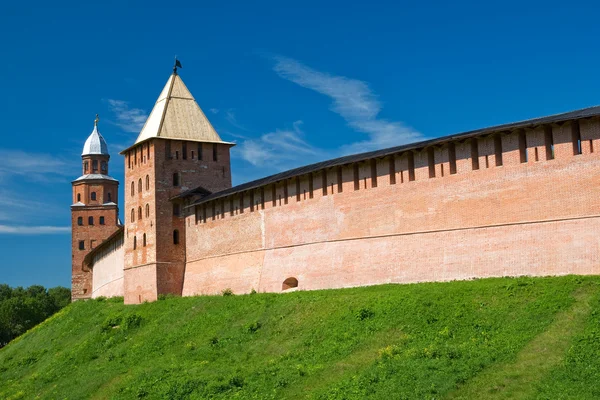 O reinado da torre e Kokui. Veliky Novgorod, Rússia — Fotografia de Stock