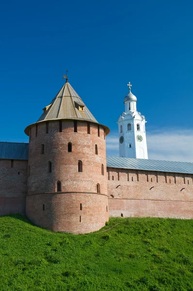 Fedor torre Chasozvonya para uma fortificação. Veliky Novgorod. — Fotografia de Stock