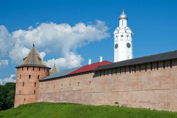Metropolitan Tower and the Space Tower. Veliky Novgorod. Chasozv. —  Fotos de Stock