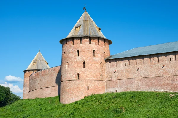 Torre Metropolitana, Torre de Fyodor, fortificação Novgorod Kremlin — Fotografia de Stock