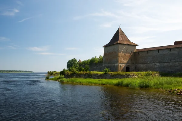 Torre Soberana Fortaleza de Shlisselburg no rio Neva. Rússia — Fotografia de Stock