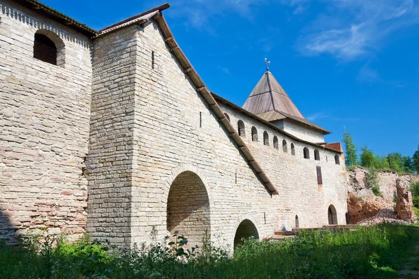 Shlisselburg pevnost "ořech", nádvoří. obnovený zdi a stai — Stock fotografie