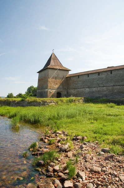 Torre soberana Fortaleza de Shlisselburg en el río Neva. Rusia — Foto de Stock