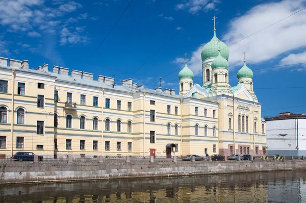 St isidorovskaya kyrka. Sankt-petersburg, sommar. Ryssland — Stockfoto