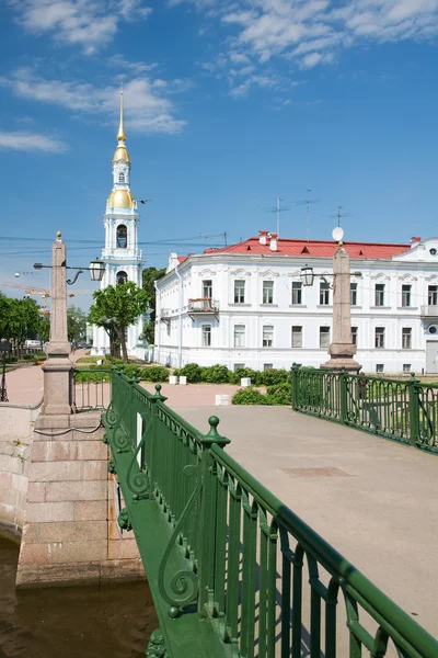 A vista do rio na Catedral Naval de Griboedov Nicholas. S — Fotografia de Stock