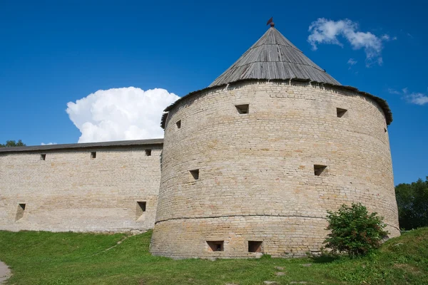 Klimentovskaya タワー古いラドガ要塞。レニングラード地域、4 つ星 — ストック写真