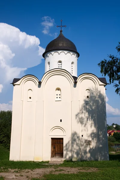 Kościół Świętego Jerzego w staraya Ładoga twierdzy. Rosja — Zdjęcie stockowe
