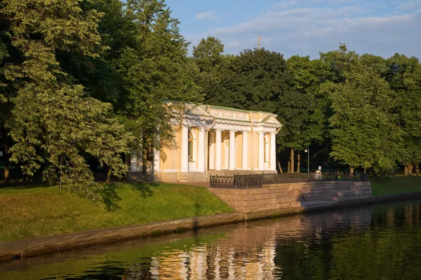 1. Shore mikhailovsky Garden Pavilion pier lavabolar