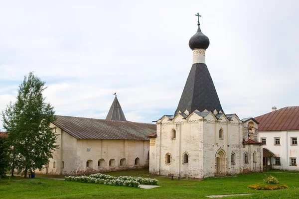 Das Kirillo-Beleserski-Kloster. Kirche St. Efimiya Hof — Stockfoto