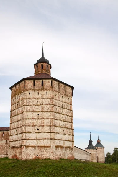 Il monastero di Kirillo-Belozersky. Torre di Vologda. Nord della Russia — Foto Stock