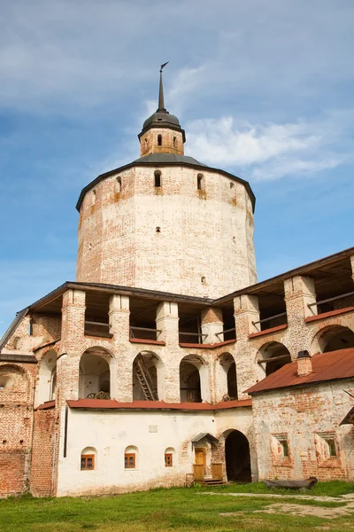 Das Kirillo-Beleserski-Kloster. bolshaya merezhennaya Turm. r — Stockfoto