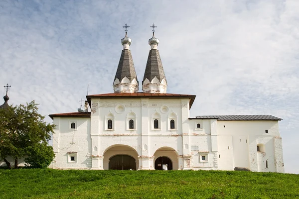 Ferapontov 修道院。圣洁的盖茨，kazennaya palata。俄罗斯 nort — 图库照片