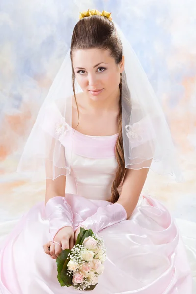美丽的女人打扮得像一个新娘 — 图库照片