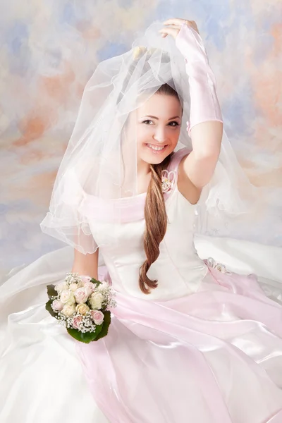 Vacker kvinna klädd som en brud — Stockfoto