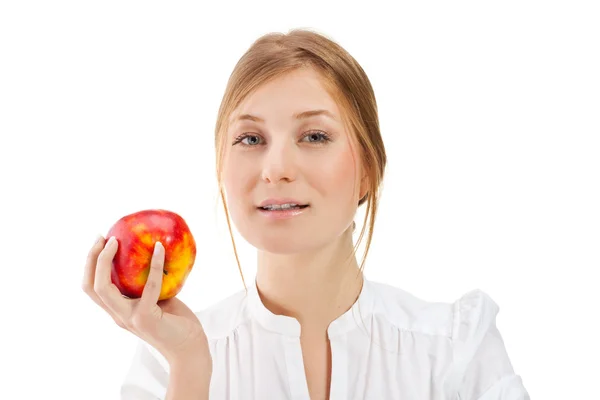 美しい女性は、リンゴを押し — ストック写真