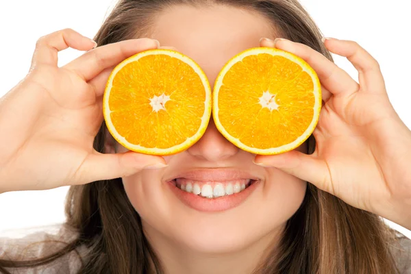 Девушка с апельсином — стоковое фото