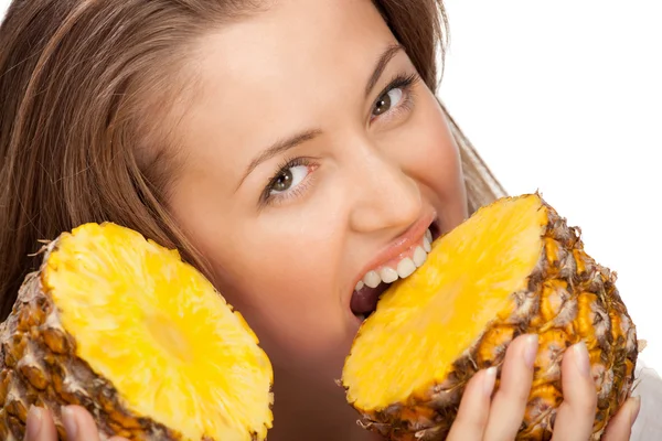 Bella bionda con ananas — Foto Stock