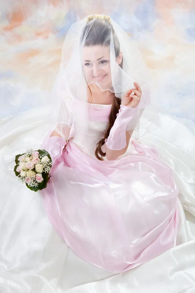 Schöne Frau als Braut gekleidet — Stockfoto