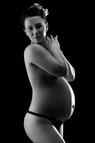 Красивая беременная женщина сзади — стоковое фото