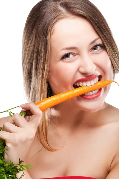 Mulher loira comendo cenoura — Fotografia de Stock