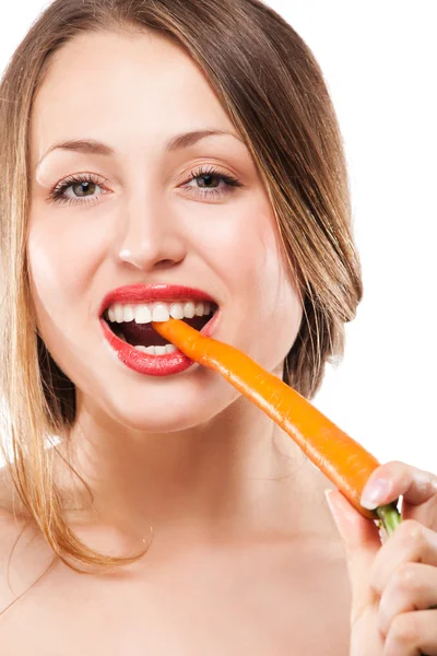 Femme blonde mangeant des carottes — Photo