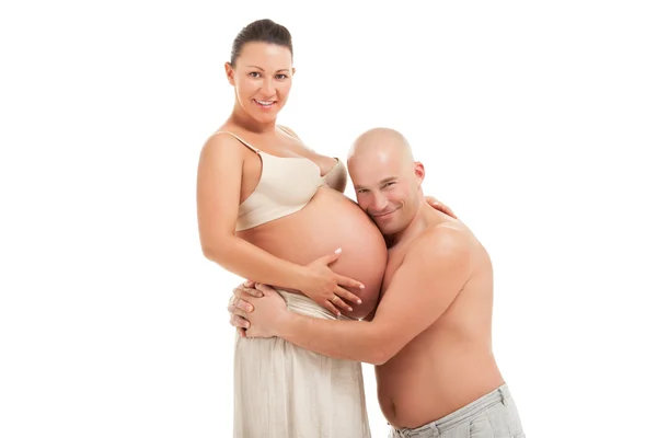 Зрелая беременная женщина с мужем — стоковое фото
