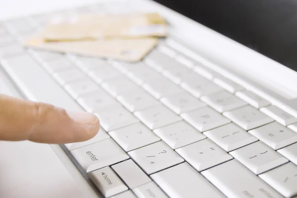 Bilgisayar klavye ve parmak — Stok fotoğraf